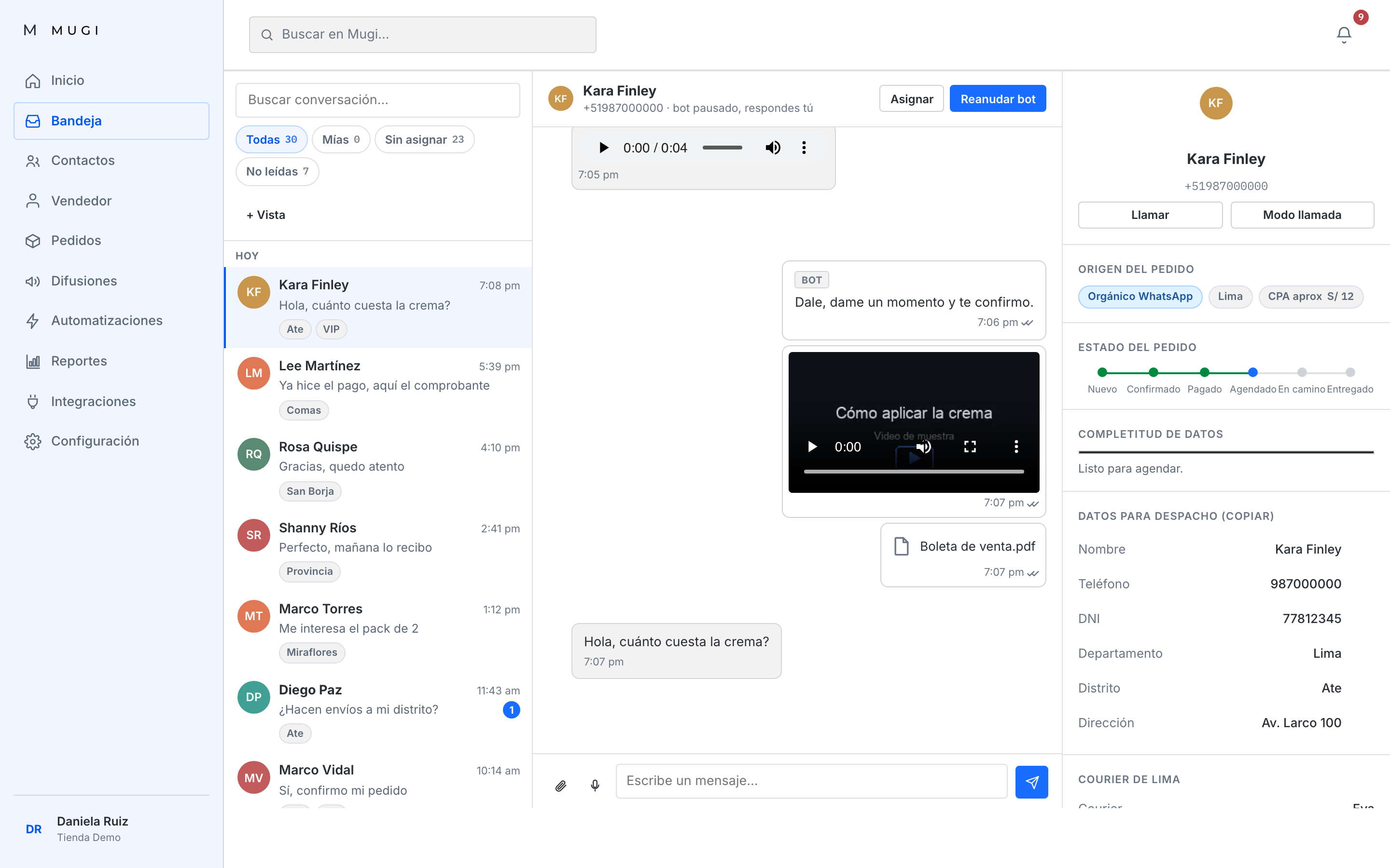 chat abierto con el hilo y la ficha del cliente al lado